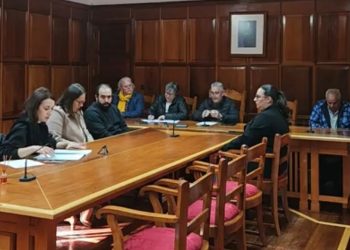 Garafía planta cara a los recortes en las guaguas: acuerdo para pedir al Cabildo más frecuencias y marquesinas en los barrios
