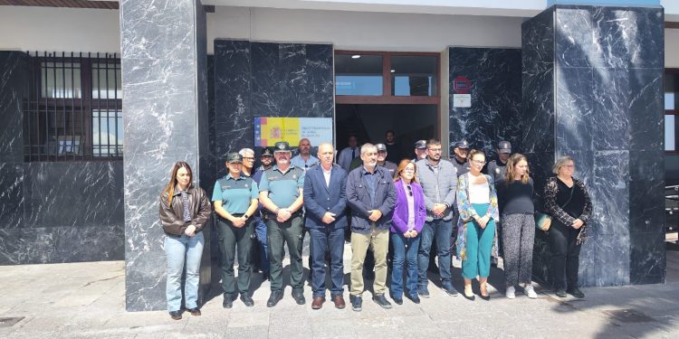 Respeto y unidad en Santa Cruz de La Palma frente a los últimos asesinatos machistas en España