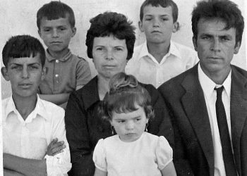 Recuerdos que me sostienen VIII: Manual de madres (edición irrepetible)