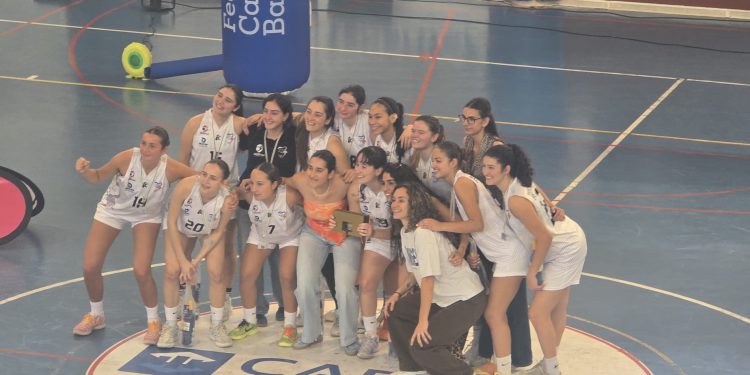 Histórico fin de semana para el baloncesto femenino palmero: la EB Felipe Antón reina en Canarias