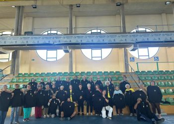 Tazacorte entrega los uniformes a sus mayores para competir en las neurolimpiadas