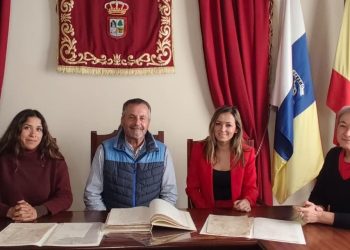 Recuperada una joya del siglo XVIII: el libro de Pósito de Puntagorda vuelve a casa restaurado