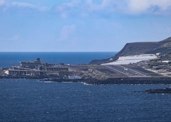 El gobierno de canarias activa la alerta por fenómenos costeros y mantiene el aviso por fuertes vientos en toda la isla