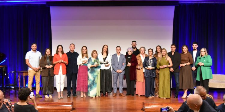 Los V Premios Tara rinden homenaje en El Paso a siete mujeres que sostienen e impulsan la vida del municipio