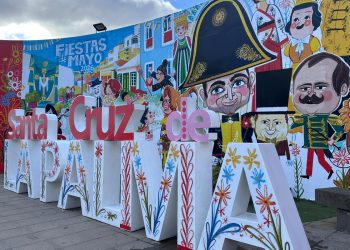 El kilómetro cero de Santa Cruz de La Palma estrena diseño de Víctor Jaubert por las Fiestas de Mayo
