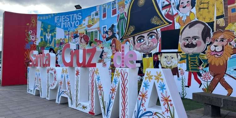 El kilómetro cero de Santa Cruz de La Palma estrena diseño de Víctor Jaubert por las Fiestas de Mayo