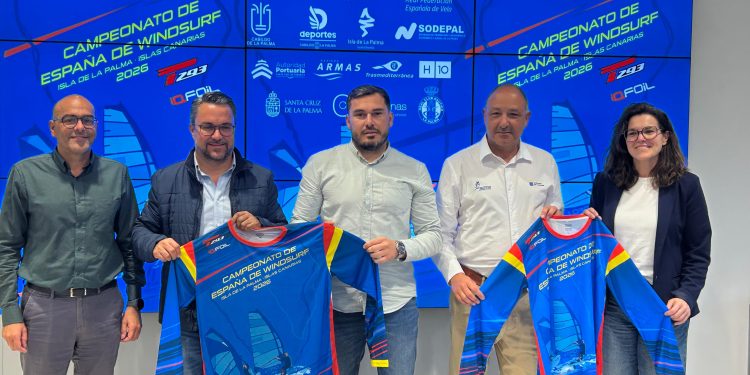 Santa Cruz de La Palma se convierte en capital nacional del windsurf juvenil: cien regatistas buscan su billete al Europeo