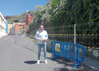 Tazacorte actúa de emergencia en la calle Medina Quesada para frenar nuevos desprendimientos tras la tormenta Therese