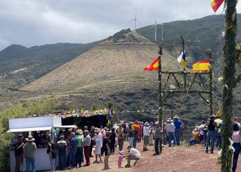 Juan Adalid abre el calendario de fiestas de barrio en Garafía con la tradicional Cruz de la Centinela