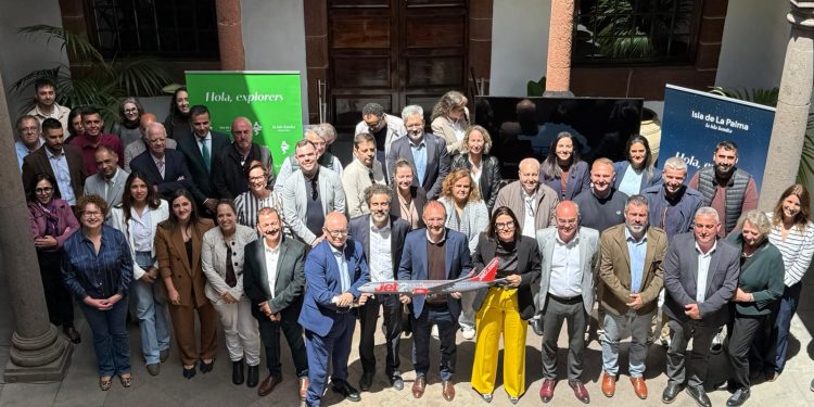 El Cabildo potencia el turismo británico con el inicio de la operativa de Jet2 en La Palma