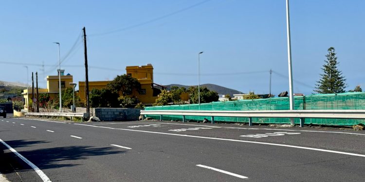 Los vecinos de Los Llanos contarán con una nueva parada de guagua más segura en la vía hacia Puerto Naos