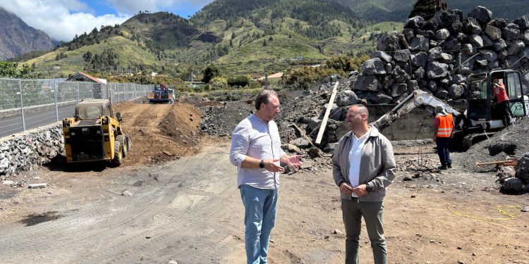 El nuevo punto limpio de Los Pedregales facilitará el reciclaje y permitirá construir la residencia de mayores en Los Llanos