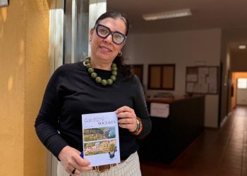 Servicios sociales de Tazacorte reparte más de 100 ejemplares del quinto número de su revista gratuita