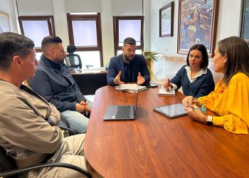 El Cabildo de La Palma promueve el transporte a la carta y el coche compartido para mejorar la conexión de los barrios alejados