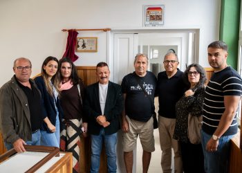La Biblioteca Municipal de Fuencaliente recibe el nombre de Carmen Teresa Gómez Zapata en un emotivo homenaje por el Día del Libro