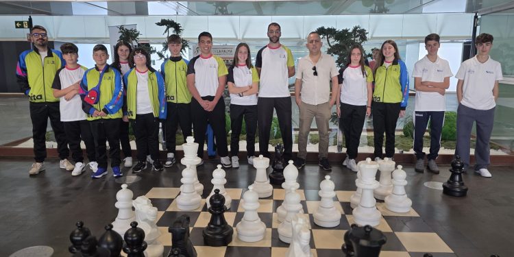 Los jóvenes talentos del ajedrez palmero buscan en Tenerife una plaza para representar a Canarias en el campeonato de españa