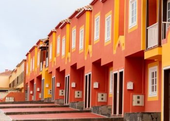 Breña Baja comienza a recibir a las primeras familias adjudicatarias de las 42 viviendas de Finca Amado