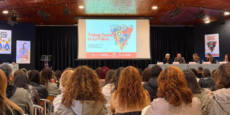 Puntallana se convierte en el epicentro del trabajo social con un encuentro profesional histórico