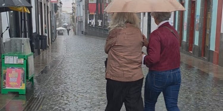 Jueves de paraguas en La Palma: lluvias persistentes en el norte y el este, y también en El Paso por la cumbre