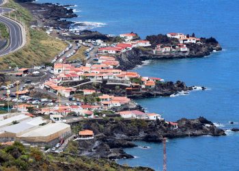 Viernes de transición en La Palma: el viento gira del noroeste al oeste, sale el sol en el este y la lluvia se queda en el noroeste