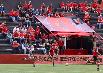 Un siglo de Mensa empujando: el rojinegro busca en el Silvestre Carrillo la remontada del ascenso