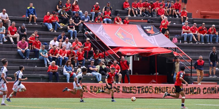 Un siglo de Mensa empujando: el rojinegro busca en el Silvestre Carrillo la remontada del ascenso