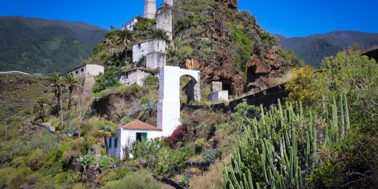 El alisio se asienta el Día de Canarias: mar de nubes en el norte y el este, Aridane soleado y marejada en el litoral oriental