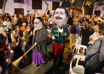 Santa Cruz de La Palma vibró con «Voces de la Tradición», un viaje sonoro por el folclore de las ocho islas