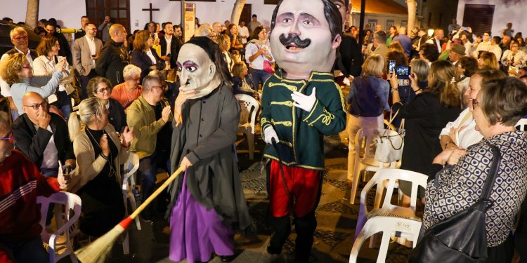 Santa Cruz de La Palma vibró con «Voces de la Tradición», un viaje sonoro por el folclore de las ocho islas