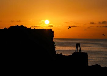 El verano meteorológico arranca con la inversión hundida a 600 metros: norte y este abren amplios claros al mediodía y el oeste vuelve a brillar