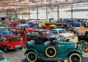 Más de mil personas visitan en El Paso la exposición del 40º aniversario del Club de Automóviles Antiguos
