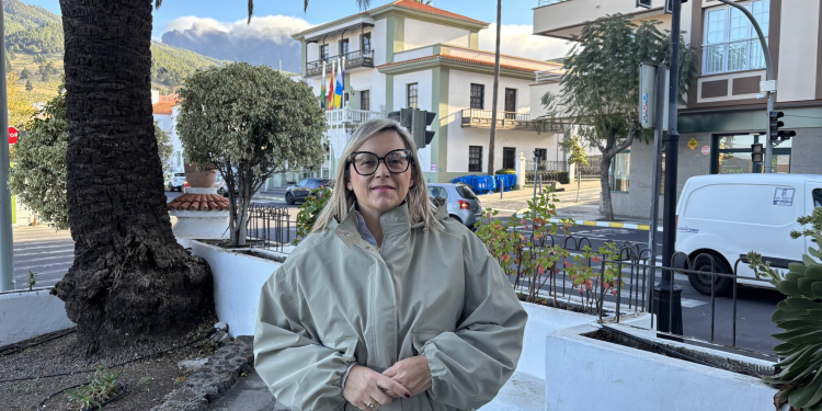 El gasto en telefonía del Ayuntamiento de El Paso vuelve al debate político: el Partido Popular pide cuentas por más de 14.000 euros en líneas móviles