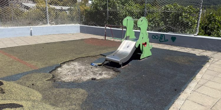 El PP de El Paso denuncia el deterioro de los parques infantiles de Francisca de Gazmira y Monte Luján y pide actuaciones urgentes