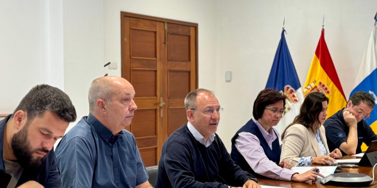 El Cabildo autoriza la reapertura de cuatro viviendas y un local comercial más en Puerto Naos; ya son más de 1.200 las instalaciones recuperadas