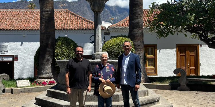 Los Llanos de Aridane restaura la pila de la «plaza chica»: uno de los tres iconos del abasto público del XIX vuelve a funcionar sin perder agua