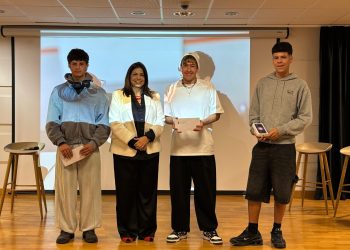 «Tejemos redes intergeneracionales»: Los Llanos une a jóvenes y mayores para combatir la soledad no deseada