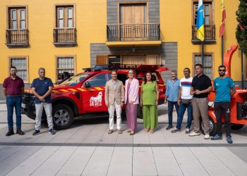La Consejería de Transición Ecológica refuerza con 90.000 € a la asociación tijarafera Sin Suela para prevenir incendios forestales: nuevo vehículo, biotrituradora y equipamiento de campo