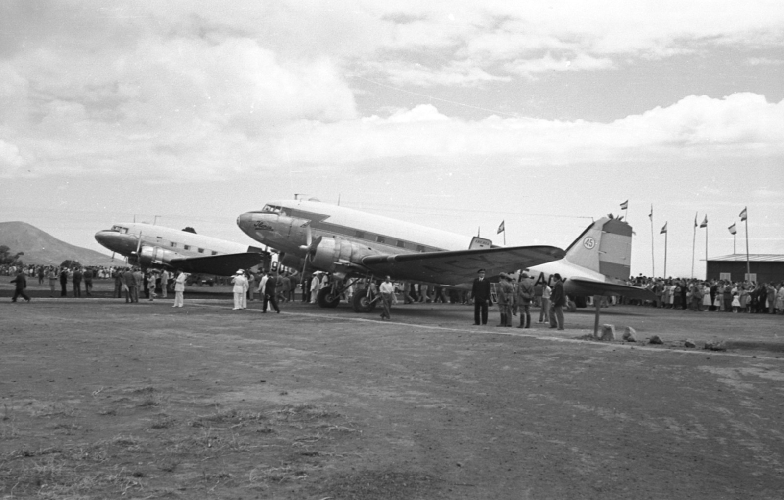 Dos aviones en la pista de Buenavista