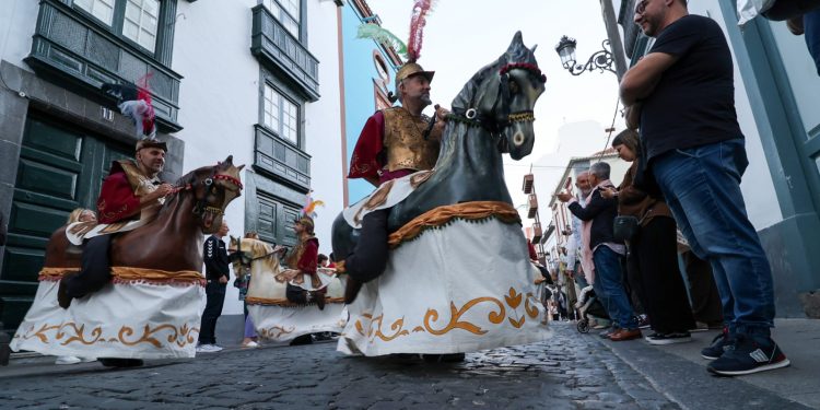 La Danza de los Caballos Cucos presentó su asociación cultural con una pieza musical inédita