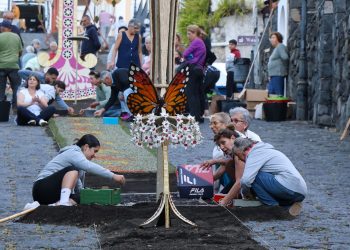 Villa de Mazo monta su Corpus: catorce barrios y el CEIP Princesa Arecida visten las calles del casco para la procesión del jueves