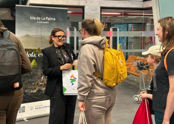 La Palma abre una segunda puerta a Polonia: el primer vuelo de Wroclaw aterriza con 192 pasajeros