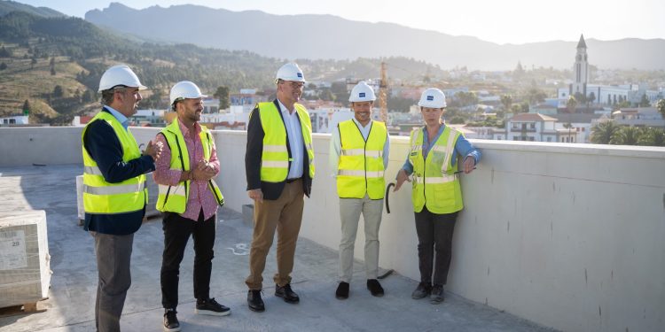 El Paso recupera el conjunto Monterrey con 5,6 millones del Estado: el primer hotel escuela de La Palma avanza al 83% y el teatro vuelve a tomar forma