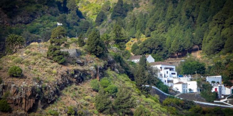 El sábado afloja el alisio: más claros, más calor y un mar que se calma al caer la tarde