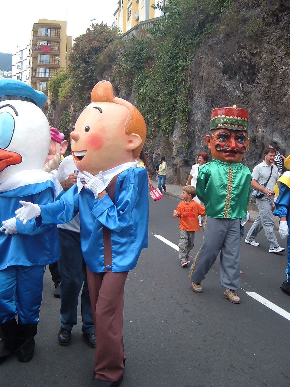 Un cabezudo de la comparsa de Santa Cruz de La Palma.