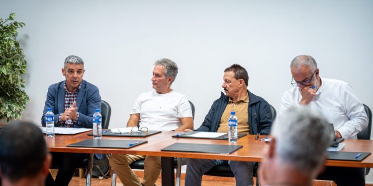 El plátano de Fuencaliente pone sobre la mesa los 300 millones que debe el Estado, las plagas y unas inspecciones imposibles de cumplir