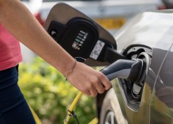 El coche eléctrico, contado por quien ya lo conduce: un encuentro abierto el martes en Santa Cruz