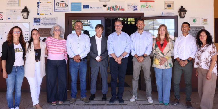 Diez nuevos ciclos de FP y 3,1 millones para infraestructuras: la Consejería de Educación visita el IES Las Breñas (que cumple 25 años) y los dos centros públicos de Puntagorda