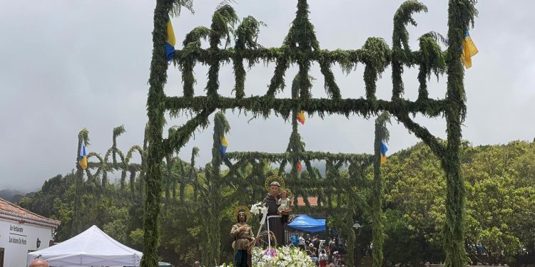 Subasta de quesos, arrastre de ganado y verbena hasta las cinco: Garafía entra en los días grandes de San Antonio del Monte