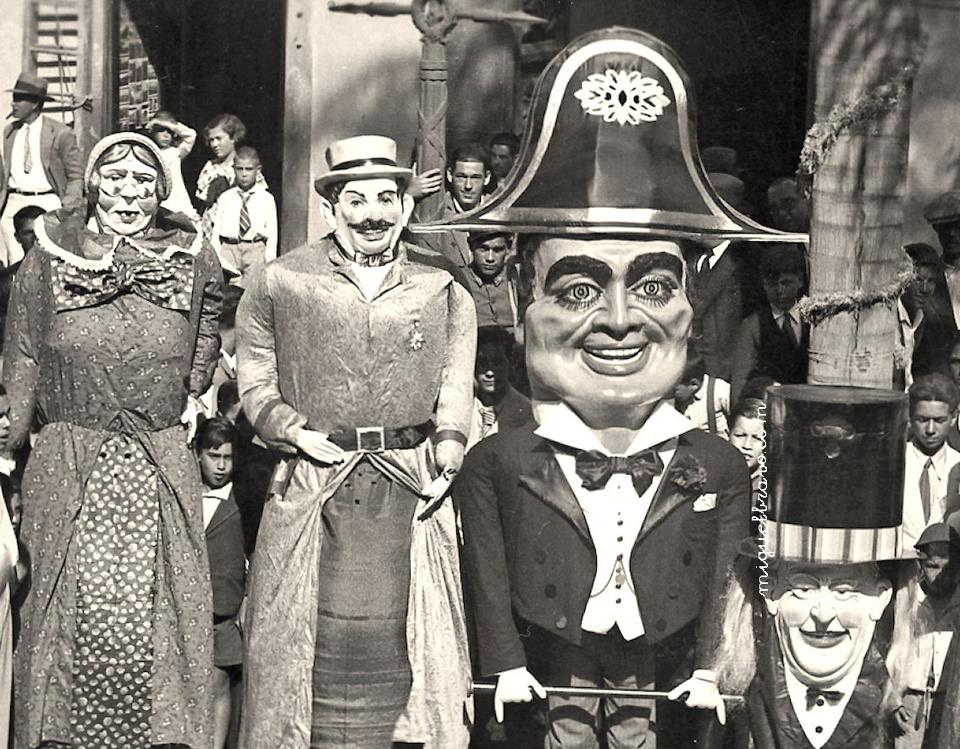 Los mascarones, una de las estampas más queridas de las fiestas palmeras.