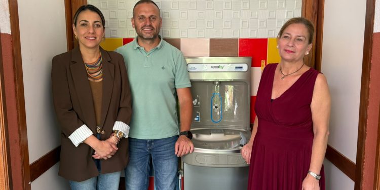 Los Llanos coloca fuentes de agua para llenar la botella y dejar atrás el plástico